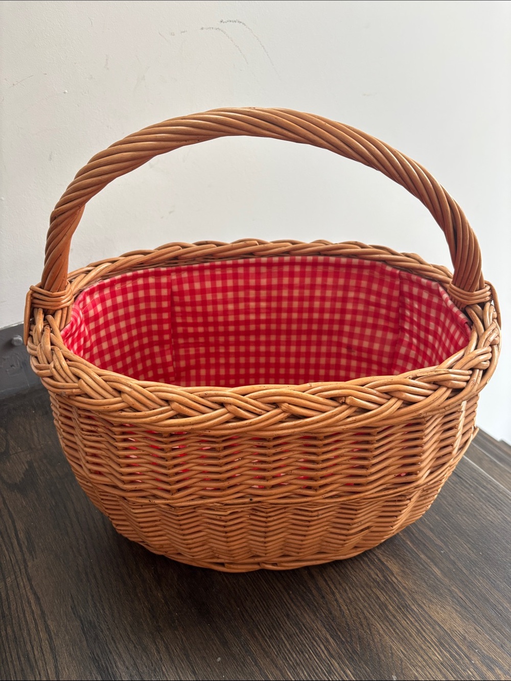 Vintage wicker basket w/ red/white check oil cloth lining, handle, oval shape